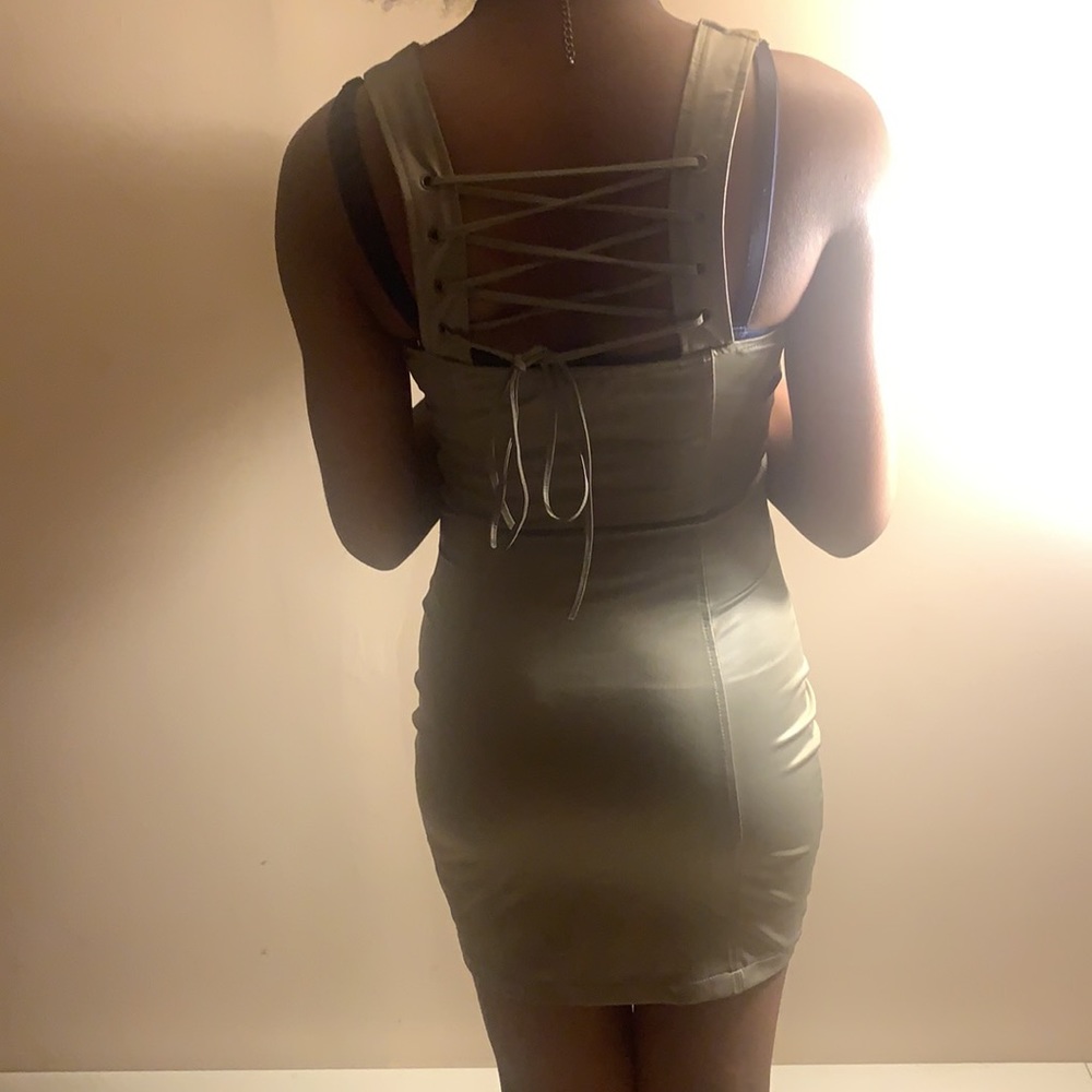 Dress - Picture 3 of 3